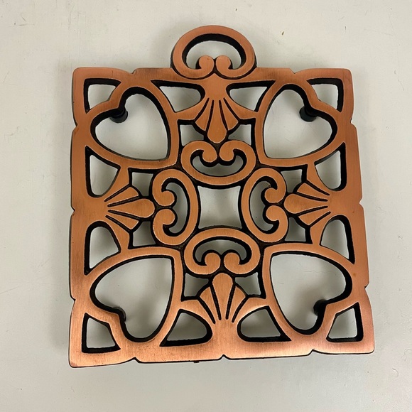 Pampered Chef 2008 Round Up Heart Collectible Cast Iron Copper Tone Coat Trivet - Picture 9 of 16